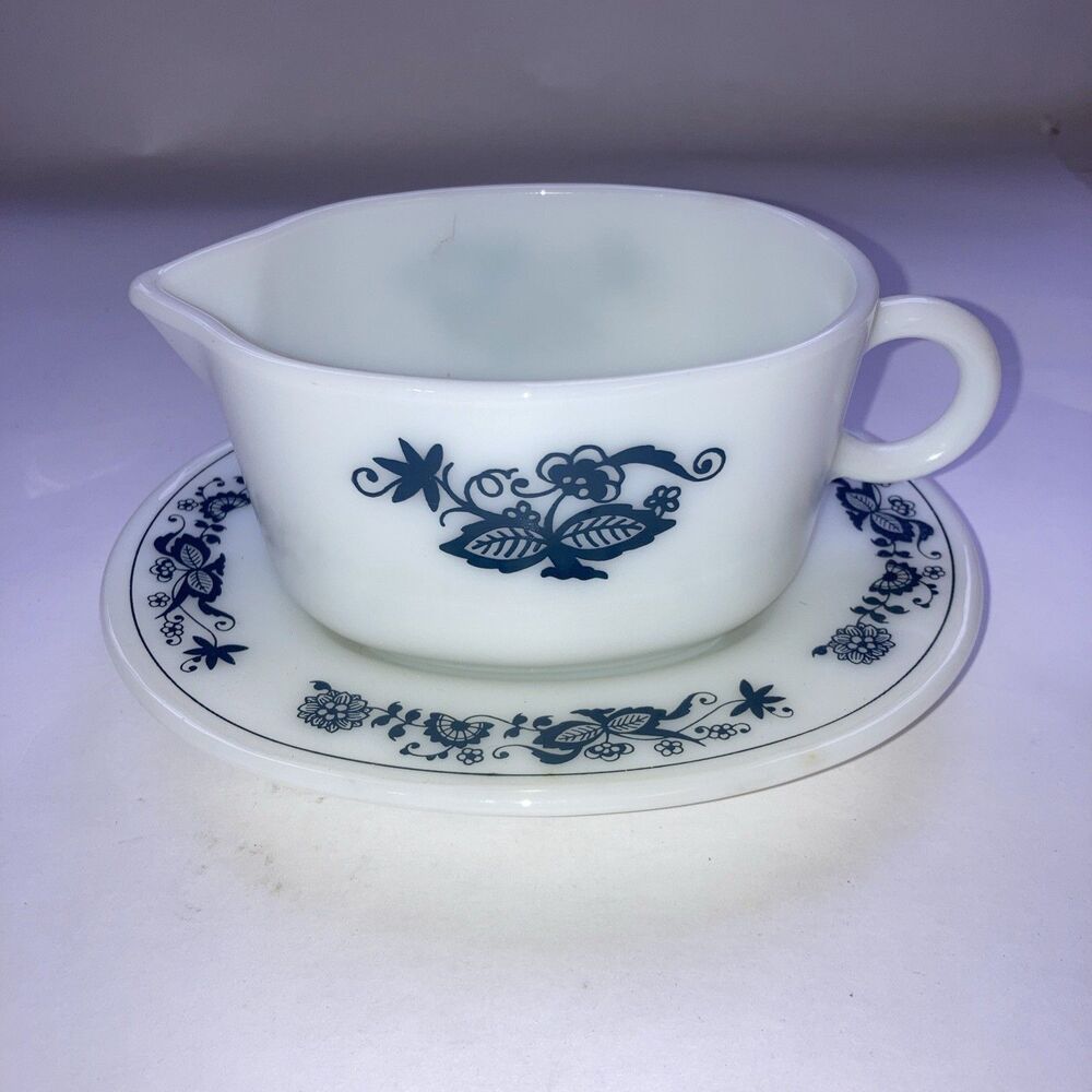 Vintage Pyrex Corelle Old Town Blue Onion Pattern Gravy Boat & Saucer Set USA
